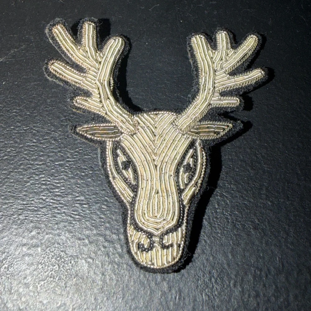 Macon & Lesquoy Embroidered Deer Head Applique Brooch - Metallic Silver